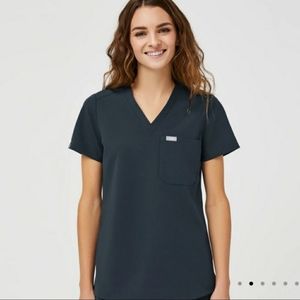 Figs Dark Harbor top